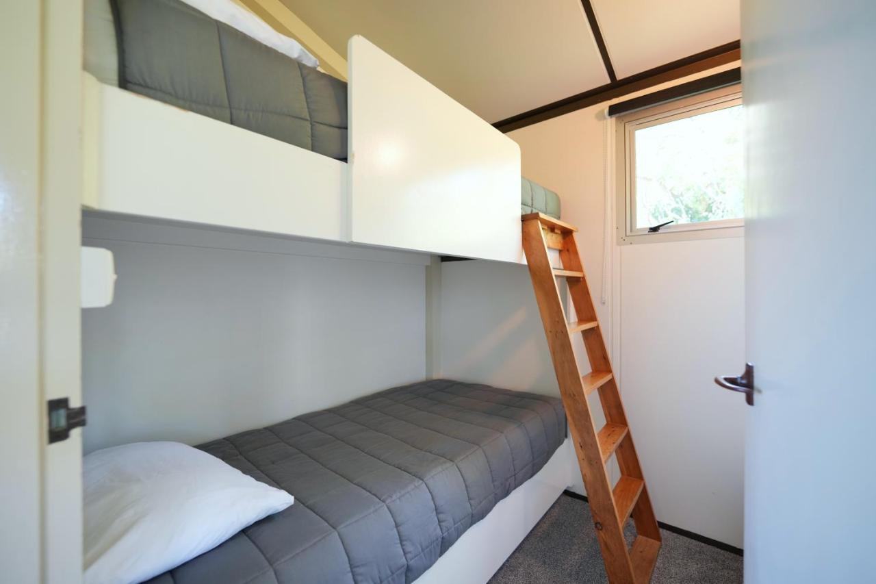 Akaroa Top 10 Holiday Park Екстер'єр фото