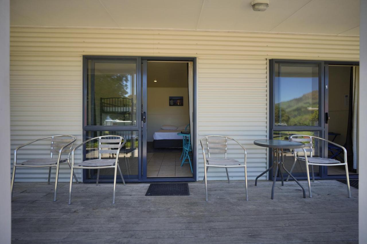 Akaroa Top 10 Holiday Park Екстер'єр фото