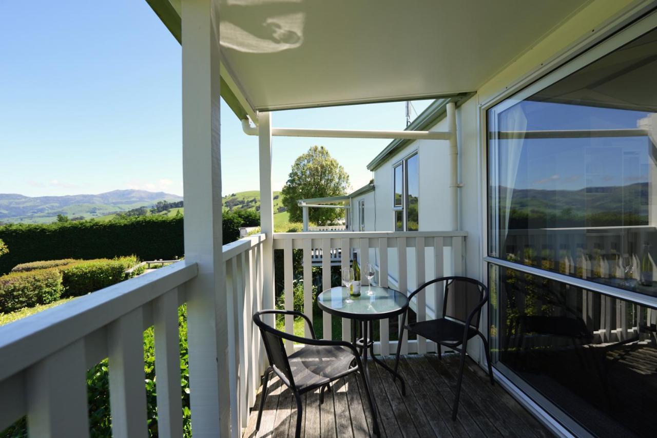 Akaroa Top 10 Holiday Park Екстер'єр фото
