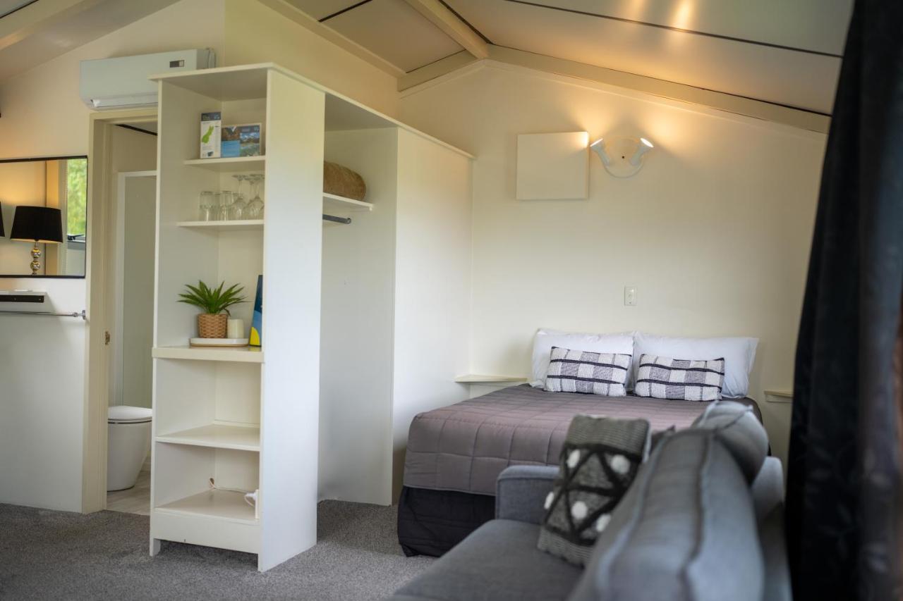Akaroa Top 10 Holiday Park Екстер'єр фото
