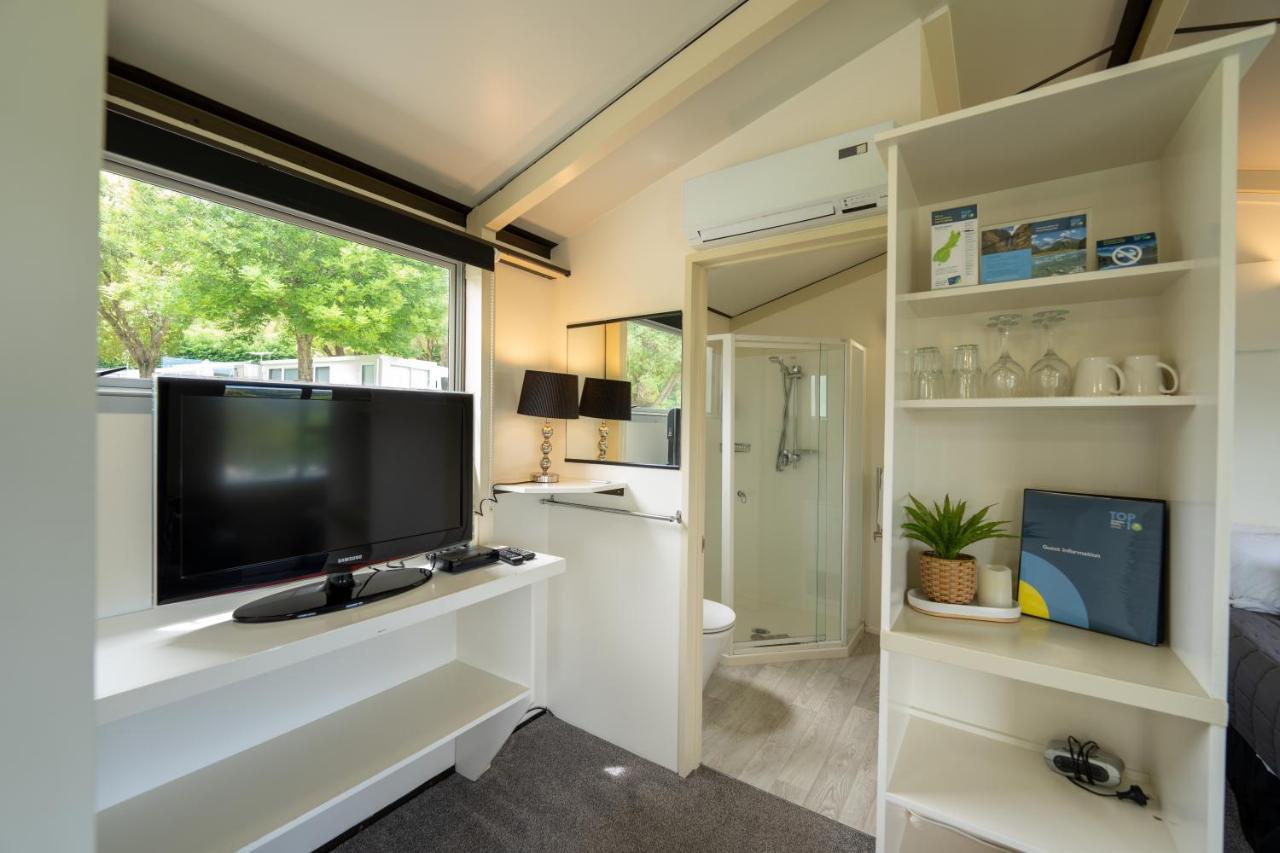 Akaroa Top 10 Holiday Park Екстер'єр фото