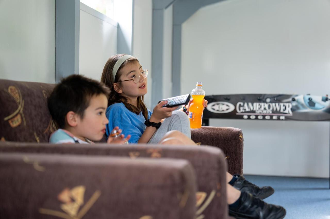 Akaroa Top 10 Holiday Park Екстер'єр фото
