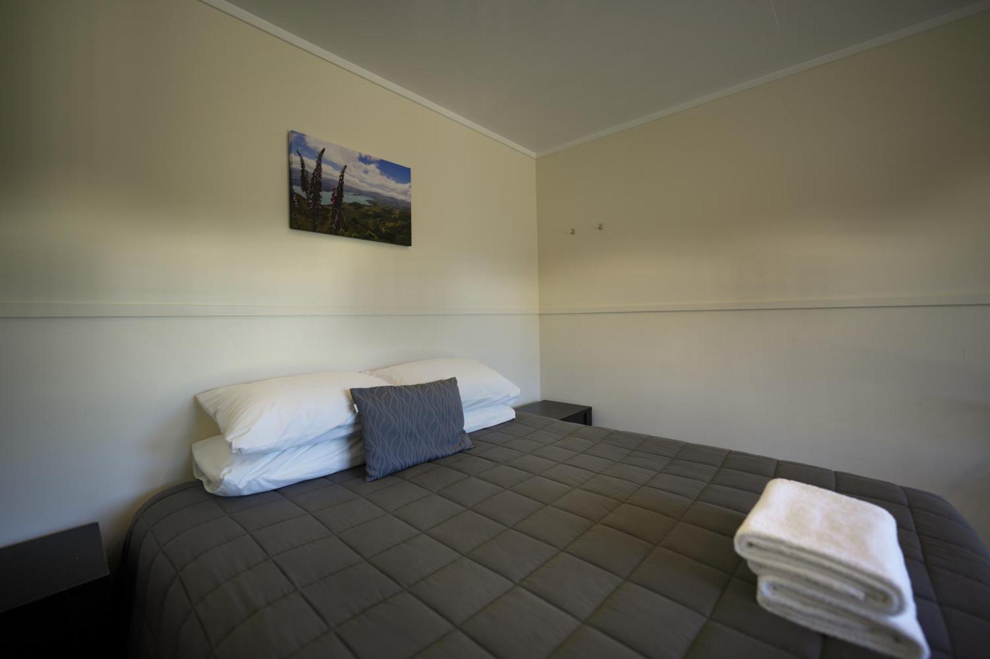 Akaroa Top 10 Holiday Park Екстер'єр фото