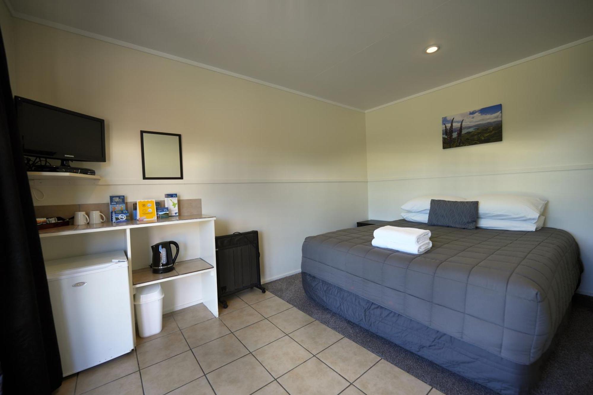 Akaroa Top 10 Holiday Park Екстер'єр фото